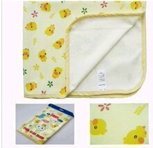 出口日本西松屋 黄色小鸭透气的防水隔尿垫 小号(40*50cm)