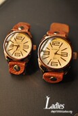 The new Korean decorated with simple disc brown male and female couple watch send watch boxes