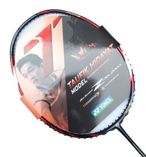 <table border=0 width=300><tr><td width=70><b>��Ʒ����</b>��</td><td>YONEX/�����˹ ARC-Z STH(ǩ�������棩</td></tr><tr><td width=70><b>��Ʒ���</b>��</td><td>��ë����</td></tr><td width=70><b>��Ʒ���</b>��</td><td>0277</td></tr><tr><td><b>䯴���</b>��</td><td>33</td></tr><tr><td><b>��Ʒ���</b>��</td><td>Ʒ����YONEX �շƿ�ǩ���� ARC-Z STH
�ĸ�Ӳ�ȣ�Ӳ
�Ŀ���ʣ����ߵ���̼�أ�������̼�أ�����̼�����׹�
�ĸ˲��ʣ��ߵ���̼�أ����ߵ���̼�أ���������ϩ��ά
����/�ߴ磺3U/G4��5
���������19-24��
������ɫ����ȷ����+�����ٶ�+�շƿ�ǩ��
</td></tr></table>