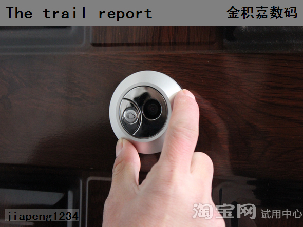 下面是我家的防盗门,安装的是那种普通的猫眼.