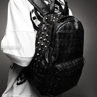  包邮！新款韩版骷髅头男式包学生双肩包可爱书包铆钉女包包潮
