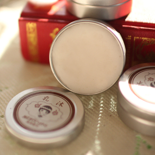  淇淇爱尔乳沐牛奶乳木果油唇膜唇膏 滋润去角质死皮 淡化唇纹唇色