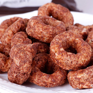  台湾进口 张君雅小妹妹系列 巧克力甜甜圈 膨化休闲零食品 45g/袋