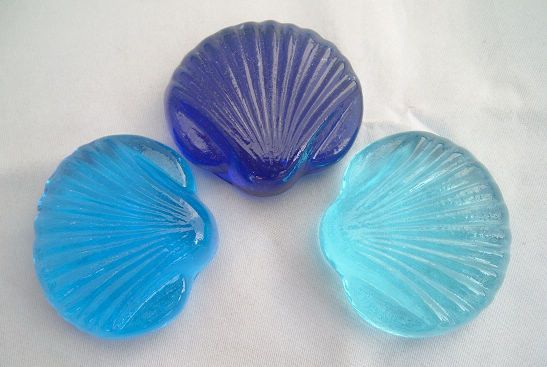 Credit blue Scallops Glass Stone Color stone fish tank Aquarium home decoration Toys 6 yuan 6in the Pet/Pet food and supplies , Aqua World , Aquarium fish tanks and other equipment , Landscaping/Decoration category - from Buy2taobao.com to provide professional Taobao agent buy service