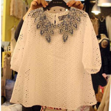 2012春夏新款树叶装饰珍珠领镂空宽松娃娃款上衣衬衫 女短