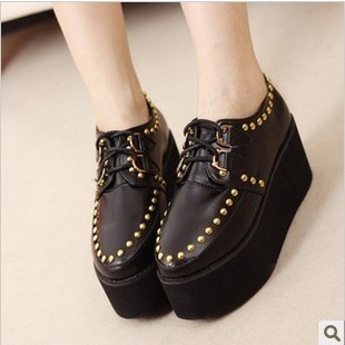  欧美复古英伦风女鞋韩版铆钉休闲鞋时尚潮流坡跟厚底鞋松糕鞋单鞋