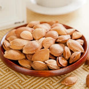  洪根-比一般杏仁好吃百倍 手剥奶香小杏仁 250g 不吃后悔哦