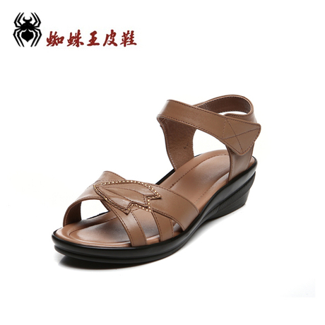 <em>蜘蛛王</em>夏季真皮中老年<em>女凉鞋</em>舒适坡跟妈妈凉鞋