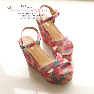 圆点坡跟厚底防水台...