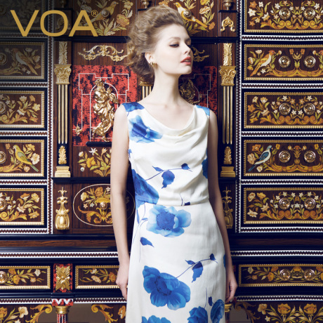 VOA 米白蓝花荡领无袖中腰加厚御品双面缎重磅真丝连衣裙 A810商品大图