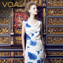 VOA 米白蓝花荡领无袖中腰加厚御品双面缎重磅真丝连衣裙 A810图片