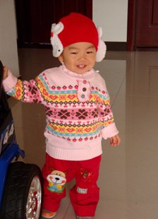 求购1周岁女孩过年穿的衣服,要颜色鲜艳价格适