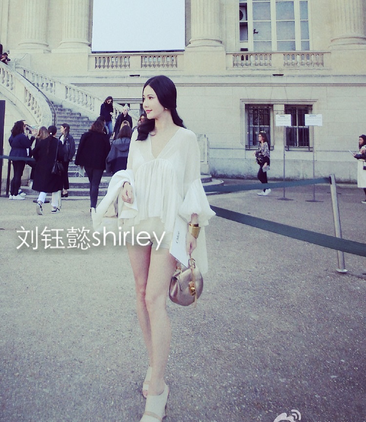 Japan special counter Agency purchase 2019 new pattern Easy V-neck Bat Long sleeve white Chiffon Real silk Sunscreenin the Women's clothing/Boutique , Lace shirt/Chiffon shirt category - from Buy2taobao.com to provide professional Taobao agent buy service