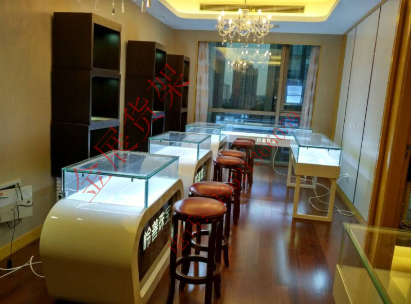 新款烤漆珠宝饰品柜台展示柜玻璃矮柜烤漆古玩古董展柜北京定做在类目 商业/办公家具, 货架/展柜, 精品展柜/陈列柜中 - 来自Buy2taobao.com提供专业的淘宝代购服务