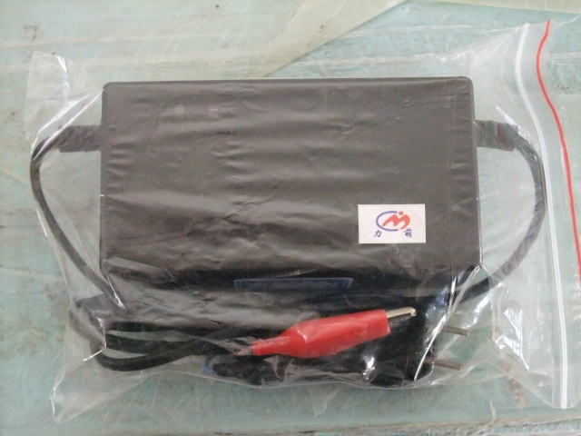 12V 電瓶 充電器 電動噴霧器用充電器12AH以下 防反接 充滿自停在類目 摩托車/裝備/配件, 摩托車配件, 摩托車電瓶中 - 來自Buy2taobao.com提供專業的淘寶代購服務