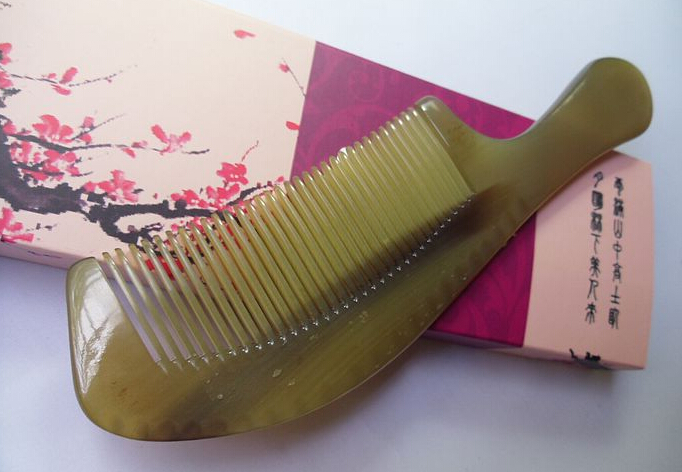 特價 白水牛角刮痧 天然正品 梳子 微瑕疵 不影響使用健康禮品在類目 家庭/個人清潔工具, 個人洗護清潔用具, 梳子/便攜用鏡, 梳子/化妝梳/按摩梳中 - 來自Buy2taobao.com提供專業的淘寶代購服務