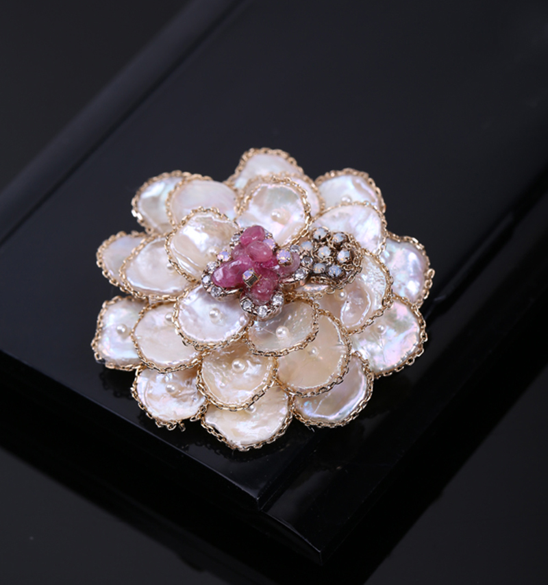 Mother of pearl Flower Brooch fashion crystal Sternum Versatile Jewelry Brooch suit Cardigan Pin Scarf bucklein the Accessories/Fashion Jewelry, Brooch category - from Buy2taobao.com to provide professional Taobao agent buy service