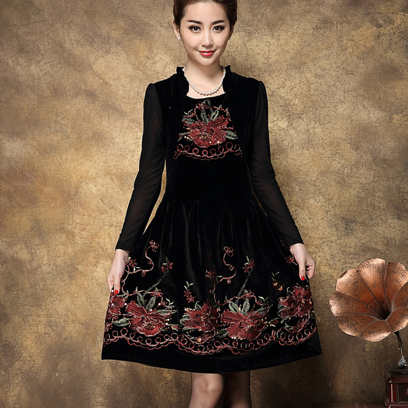 老年女装中年时尚妈妈长袖丝绒绣花连衣裙40