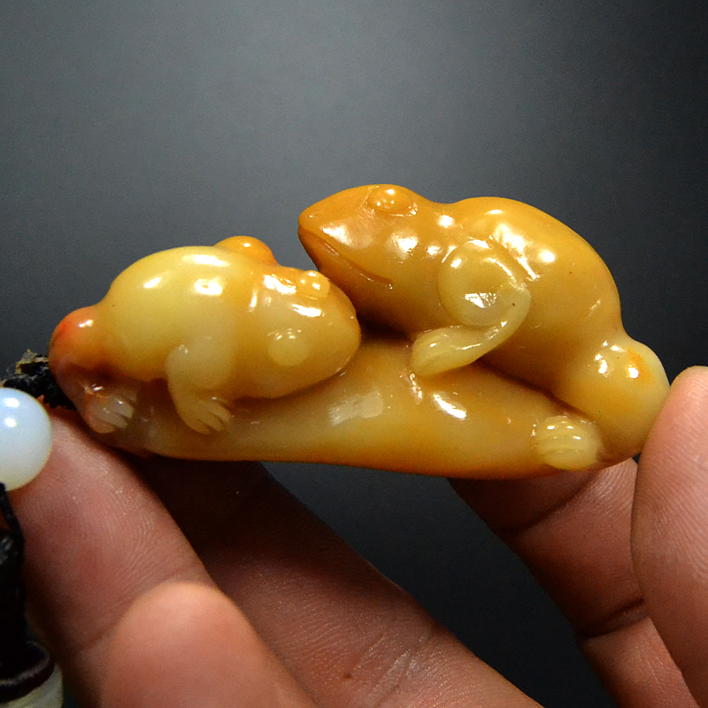 寿山石雕手玩件 老性三彩芙蓉冻石料 金石篆刻收藏送礼 呱呱来财在类目 古董/邮币/字画/收藏, 金石篆刻中 - 来自Buy2taobao.com提供专业的淘宝代购服务
