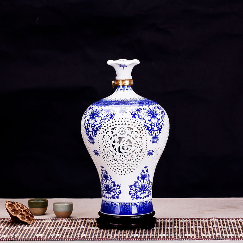 ceramics Wine bottle 235 Hollow bottle Jingdezhen Blue and white porcelain seal up Wine jar Tanks ceramics The wine bottlein the Tableware , Tea set , Other category - from Buy2taobao.com to provide professional Taobao agent buy service