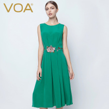 VOA绿色砂洗重磅真丝圆领无袖中腰绣花褶皱民族风连衣裙A5208图片