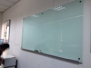 钢化无磁性玻璃白板，60*90cm教学办公家用留言板写字板挂式