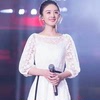 2019赵丽颖跨年晚会明星，同款白色镂空蕾丝，修身显瘦中袖连衣裙女仙
