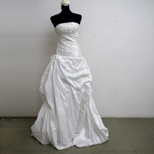 九九新婚纱白色抹胸珠片绣修身显瘦新娘拍照绑带拖尾礼服HH638