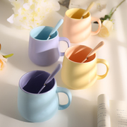 北欧ins创意马克杯子带勺撞色咖啡杯简约陶瓷水杯带盖哑光牛奶杯