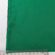 草绿色斜纹布料纯棉军绿橄榄绿，风衣工装裤服装棉布全棉厚面料