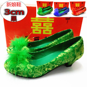 秋冬绿色婚鞋3cm红色结婚鞋，蓝色低跟新娘，鞋毛球上轿鞋粗跟女