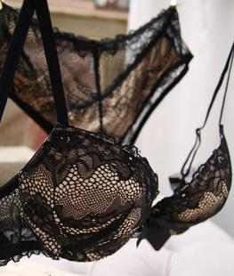 首页-Suki国际名品内衣坊-原单欧美<em>大牌文胸</em>三