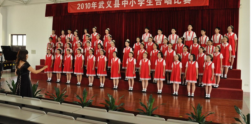 儿童表演服大合唱服装演出服小学生中学生朗诵服女孩舞台红色姚