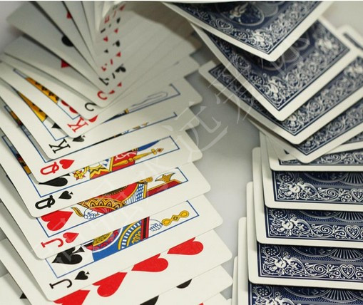 扑克魔术赌神拉牌自动扑克瀑布牌扑克电梯电动
