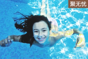 ：长沙今日团购:【冰爽一夏】全城最低，仅55元享原价150元贺龙体育中心游泳场不限时不记名不限单人使用五次畅游卡1张！不限时游泳+不限时沐浴。白天、晚上尽情畅游，激情夏日，纵身一跃。假日、周末均不限！国家标准泳池，专业检测处理，保证水质健康！