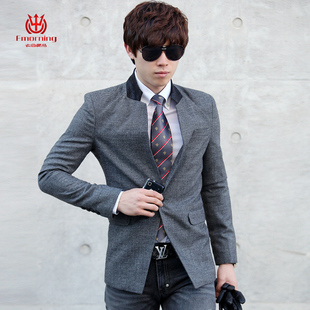 求厚度中等 <em>里面</em>能夹<em>穿</em>一层<em>毛衣</em>的<em>西装</em> 款式可