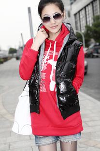 求:橘红色的<em>卫衣</em>,外面<em>配什么</em>色的<em>马甲</em>好看啊?