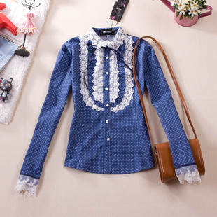 我有一件灰色的大V领针织衫,想找一件里面配的