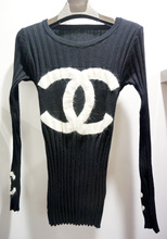 3秋装新款胸前袖子双C图案 圆领套头针织衫<em>女毛衣打底衫</em>