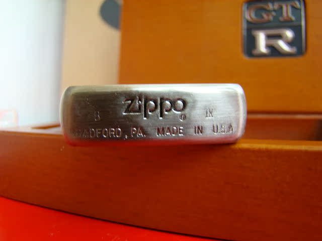 Зажигалка Zippo Оригинальные аутентичные подлинной Zippo зажигалка 1993 Nissan GT-r автомобиль деревянной коробке набор из трех Посвященным Чистая медь, Серебро Зажигалка Zippo Оригинальные аутентичные подлинной Zippo зажигалка 1993 Nissan GT-r автомобиль деревянной коробке набор из трех Посвященным Чистая медь, Серебро