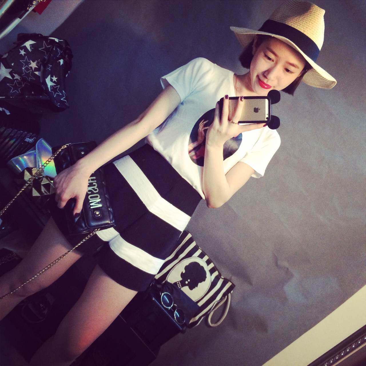 复古<em>美女</em>圆领短袖T <em>条纹</em>拼接<em>短裤</em> <em>短裤</em>套装 26