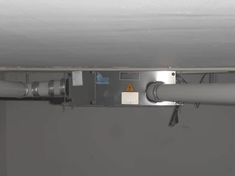 吊装式中央管道除湿机安装完工