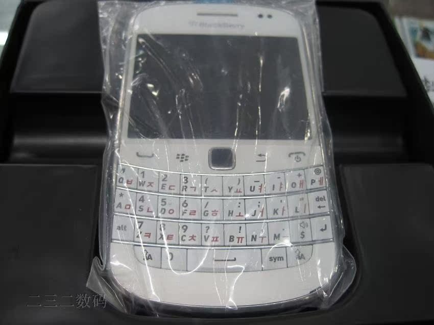 Мобильный телефон BlackBerry 9900 Мобильный телефон BlackBerry 9900