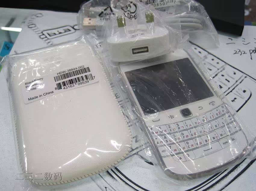 Мобильный телефон BlackBerry 9900 Мобильный телефон BlackBerry 9900