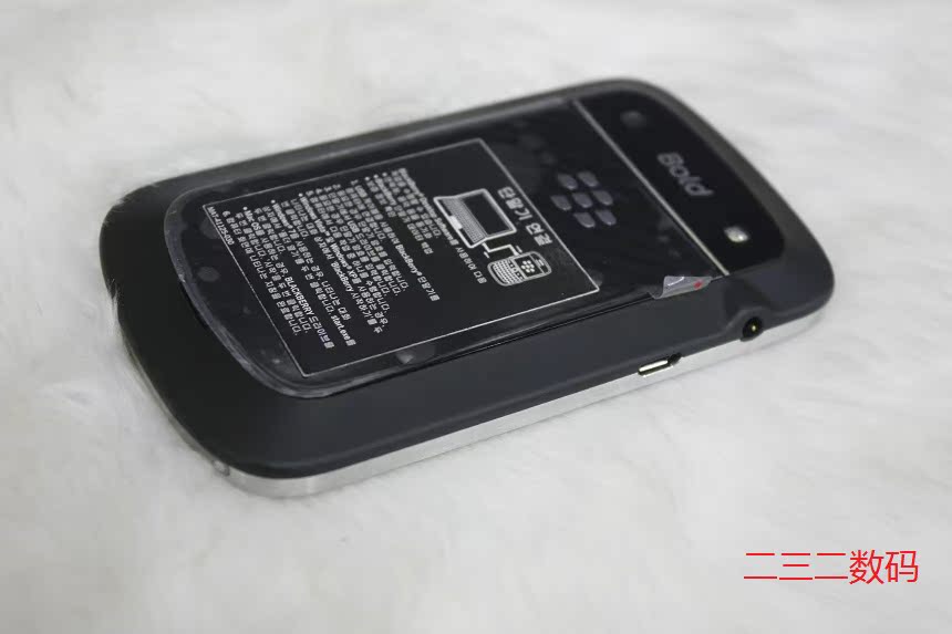 Мобильный телефон BlackBerry 9900 Мобильный телефон BlackBerry 9900