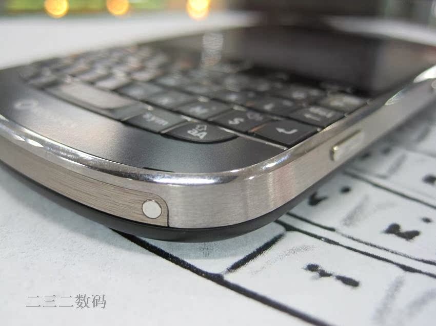 Мобильный телефон BlackBerry 9900 Мобильный телефон BlackBerry 9900