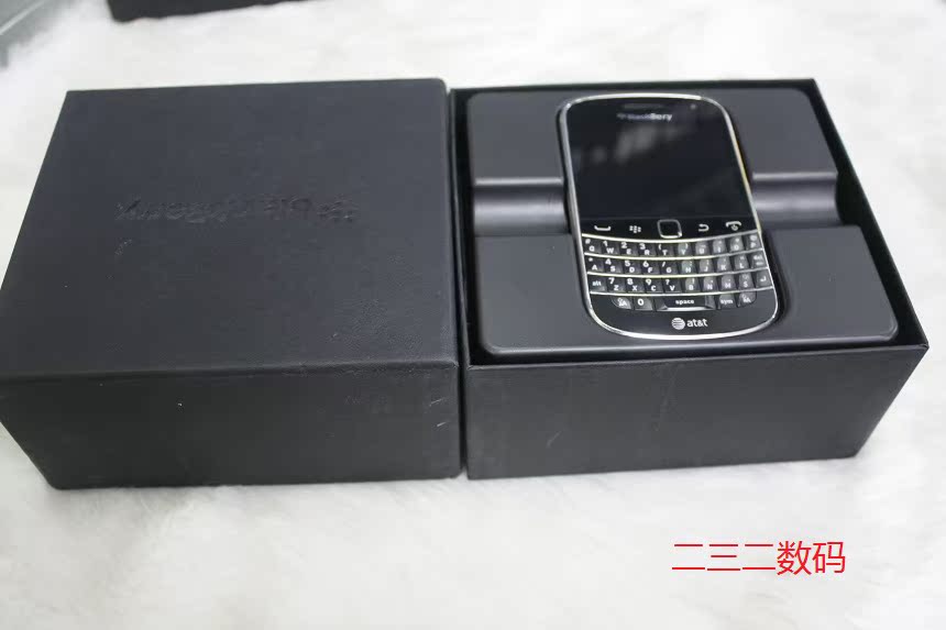 Мобильный телефон BlackBerry 9900 Мобильный телефон BlackBerry 9900