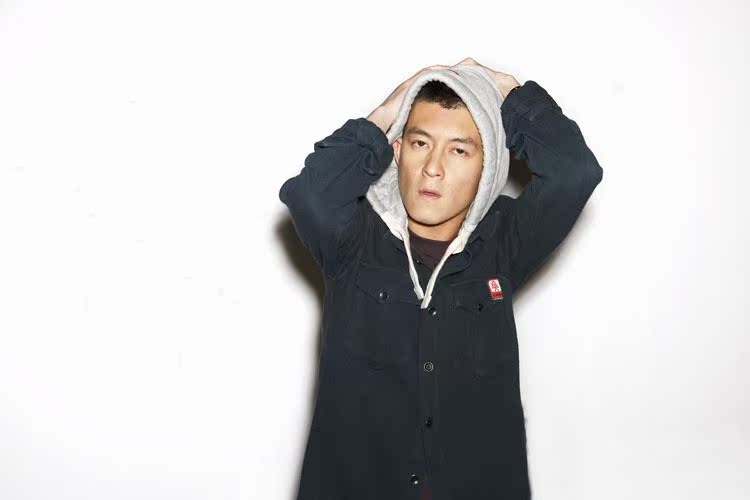 Рубашка мужская Evisu Clot 2013 Осень 2013 Воротник с капюшоном Длинные рукава ( рукава > 57см ) Длинные рукава ( рукава > 57см ) Прямой Воротник с капюшоном Однотонный цвет Хлопок Для отдыха Осень 2013 Молодежь Evisu