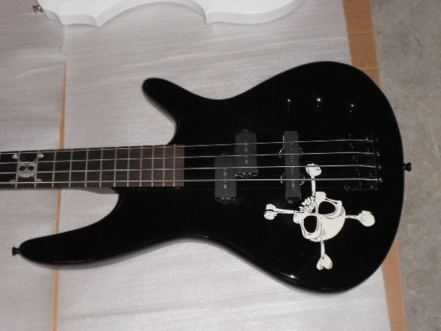 Бас-гитара Ibanez Бас-гитара Ibanez