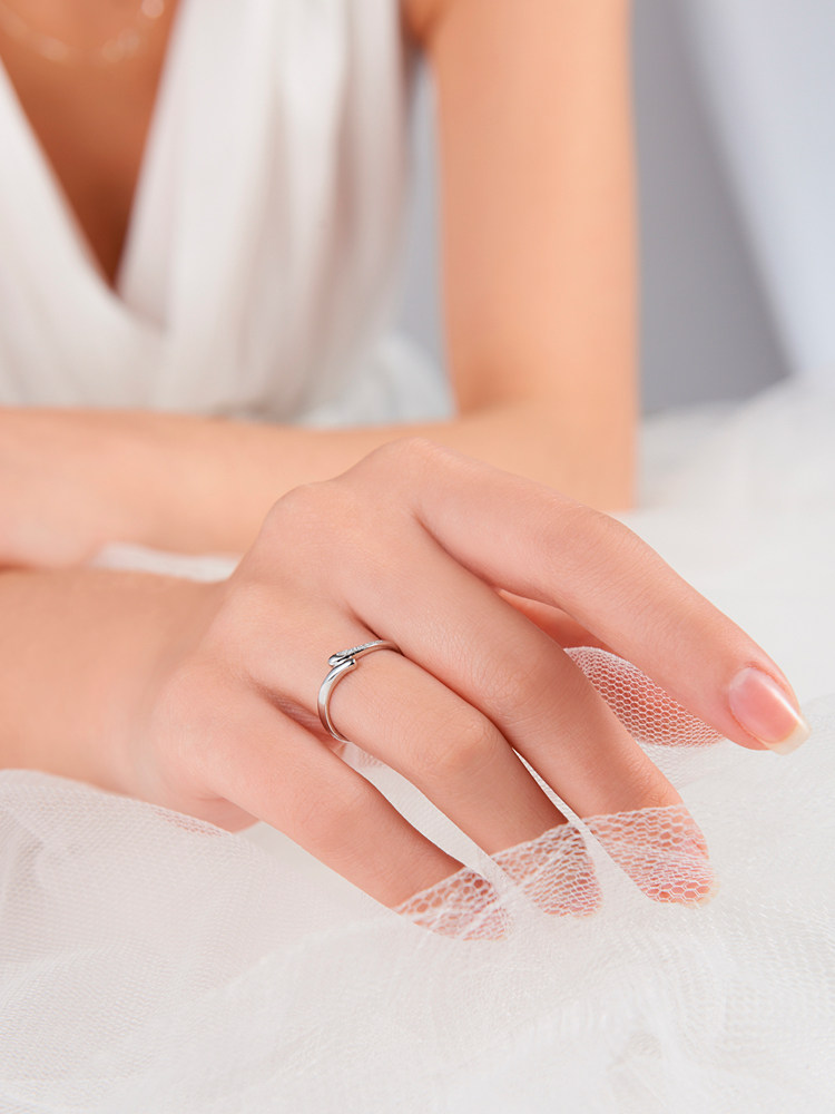 周大福官方正品PT950<em>铂金戒指</em>PT 9946,<em>价格</em>: